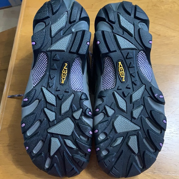 Keen Waterproof hiking shoe Never been worn - Picture 4 of 4